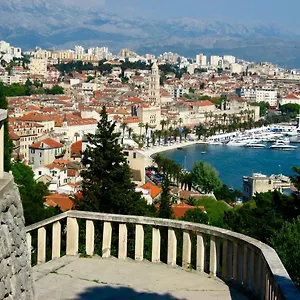 https://luxury-rooms-7heaven-palace.splithotels.org